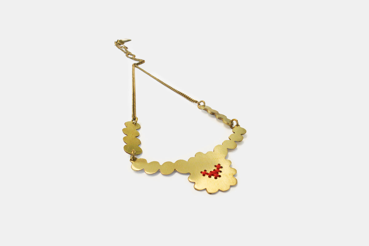 Collar Frida Corazón Chico | Bronce e hilo rojo carmesí