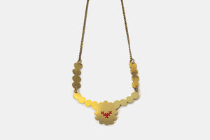 Collar Frida Corazón Chico | Bronce e hilo rojo carmesí