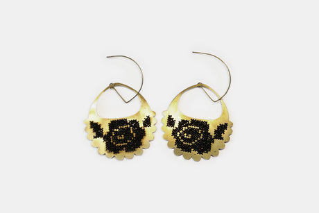 Aros Frida Flor | Bronce e hilo negro