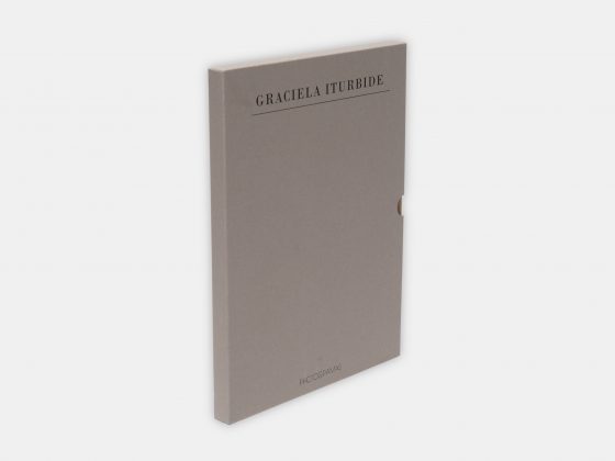Libro Tiempo Suspendido de Graciela Iturbide en Tienda Malba