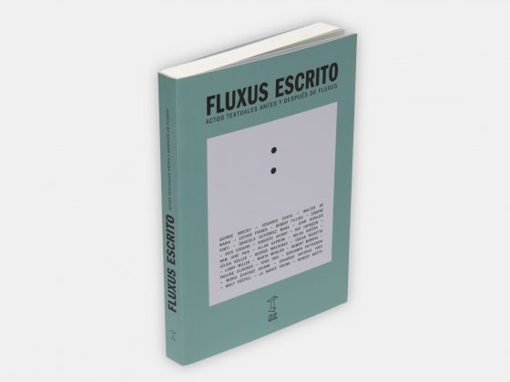 Libro Fluxus escrito en Tienda Malba
